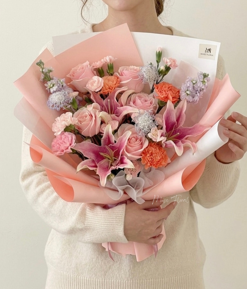 Nova Garden Lily - Hand Bouquet (Fresh Flowers)