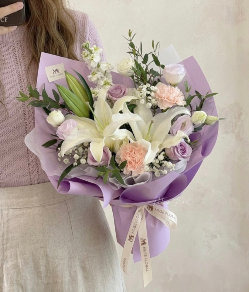 Innocent Petals Lily - Hand Bouquet (Fresh Flowers)