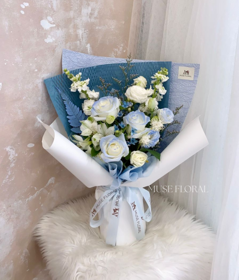 Celestial Buds Rose Bouquet - Hand Bouquet (Fresh Flowers)
