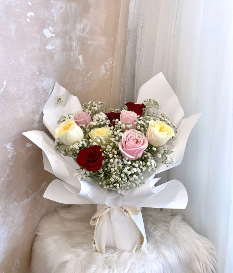 Firae Rose Bouquet - Hand Bouquet (Fresh Flowers)