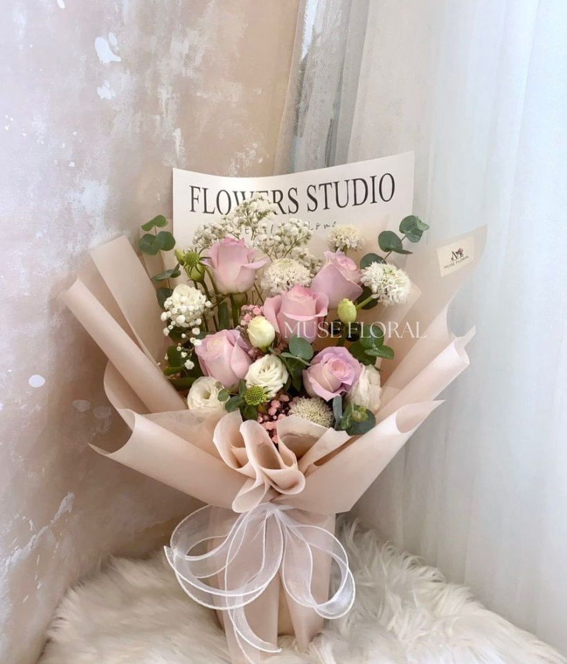 Nyra Bloom Rose Bouquet - Hand Bouquet (Fresh Flowers)