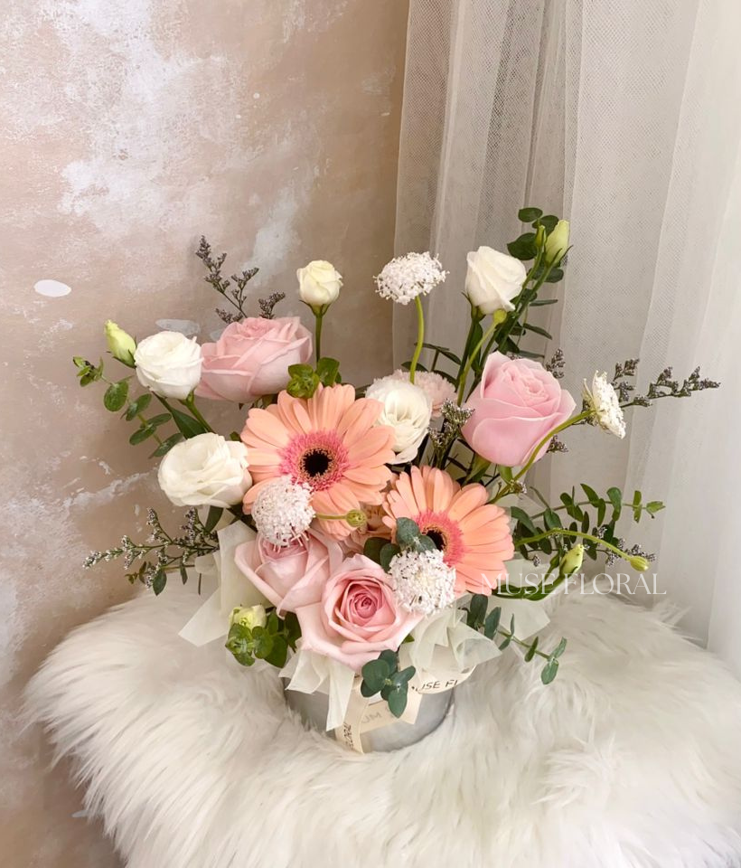 Sweet Aura Flower Box (Fresh Flower) - Flower Box / Basket Table Top
