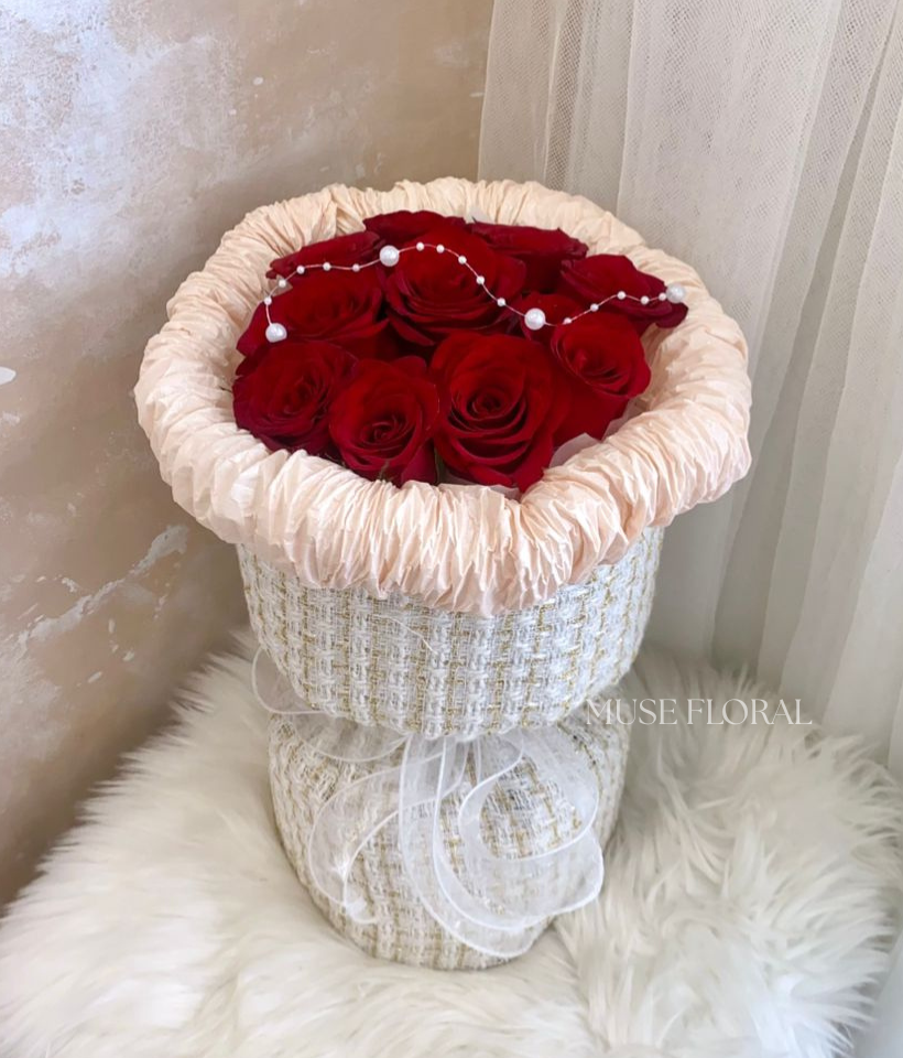 Majestic Bloom Rose Bouquet - Hand Bouquet (Fresh Flowers)
