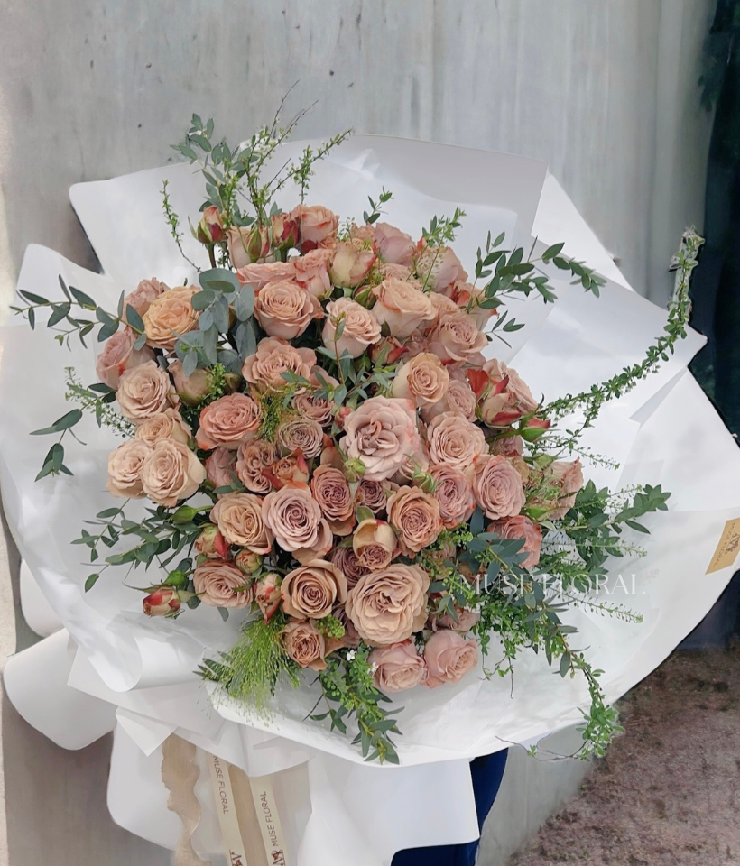 Almond Whisper Rose Bouquet - Hand Bouquet (Fresh Flowers)