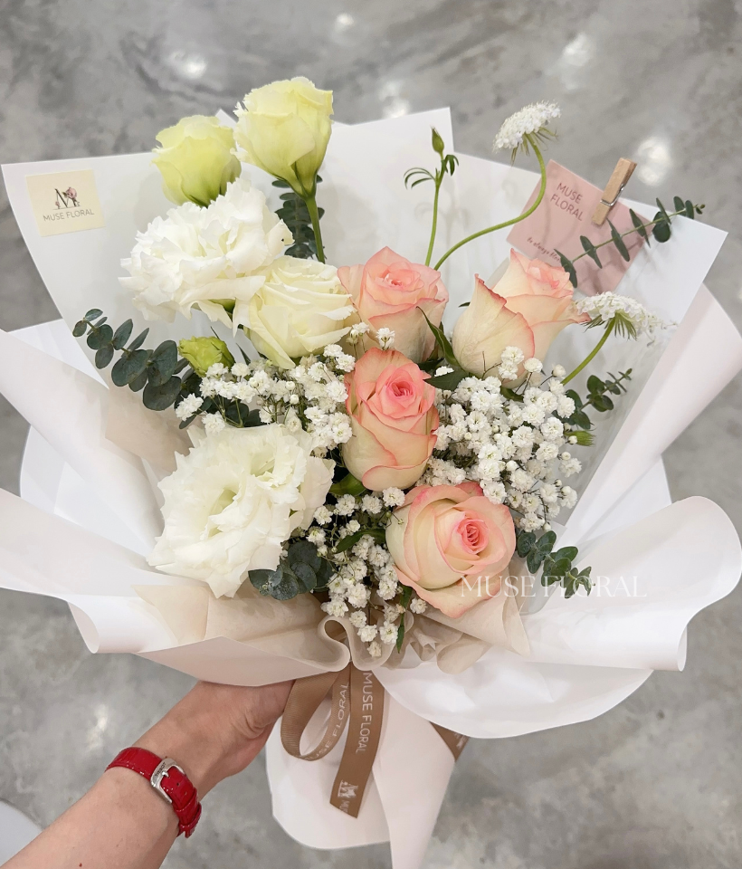 Heartstrings Rose Bouquet - Hand Bouquet (Fresh Flowers)