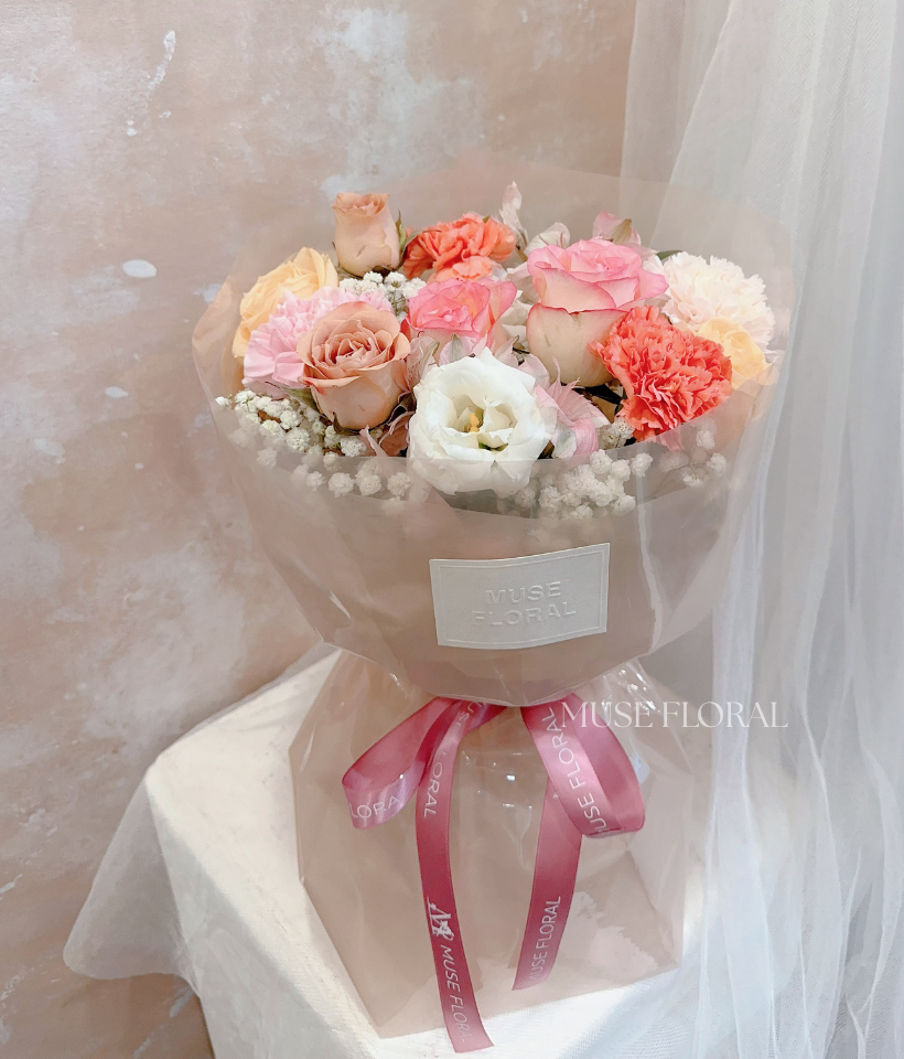 Her Quiet Smile Rose Bouquet - Hand Bouquet (Fresh Flowers)