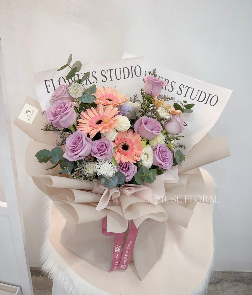 Sunbeam Hug Rose Bouquet - Rose