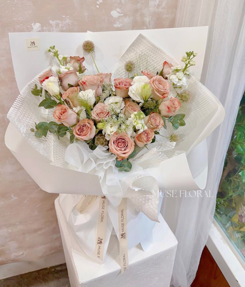 Blanc Rose Bouquet - Hand Bouquet (Fresh Flowers)