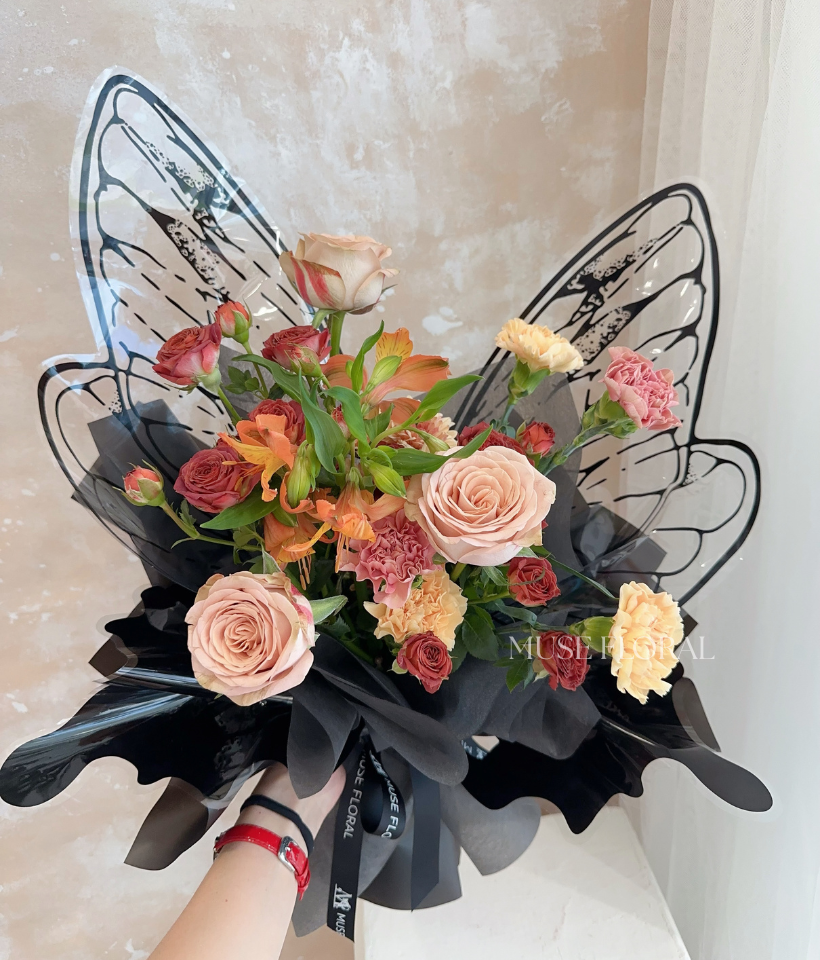 Fluffy Love Rose Bouquet - Hand Bouquet (Fresh Flowers)