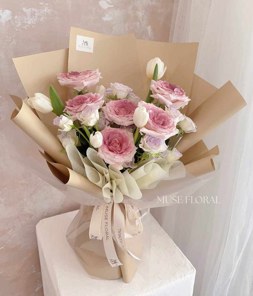 Bluechalk Rose Bouquet - Hand Bouquet (Fresh Flowers)