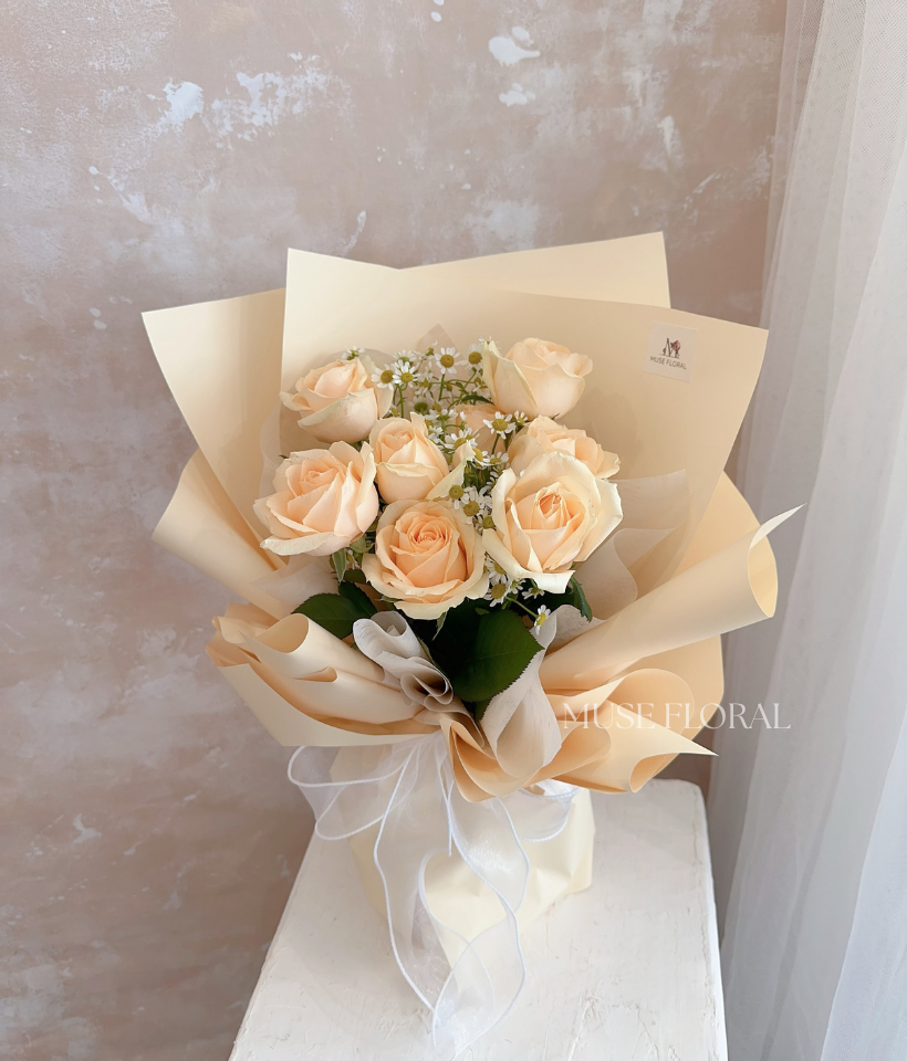 Frostwhirl Rose Bouquet - Hand Bouquet (Fresh Flowers)