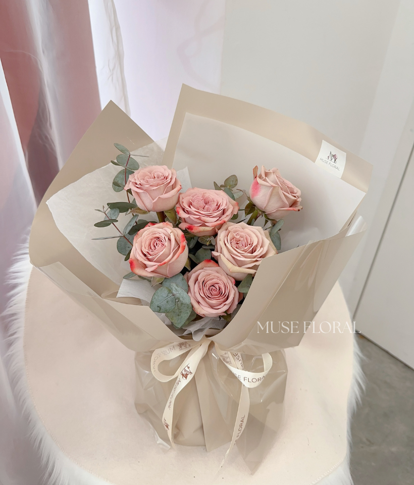 Candysoil Rose Bouquet - Hand Bouquet (Fresh Flowers)