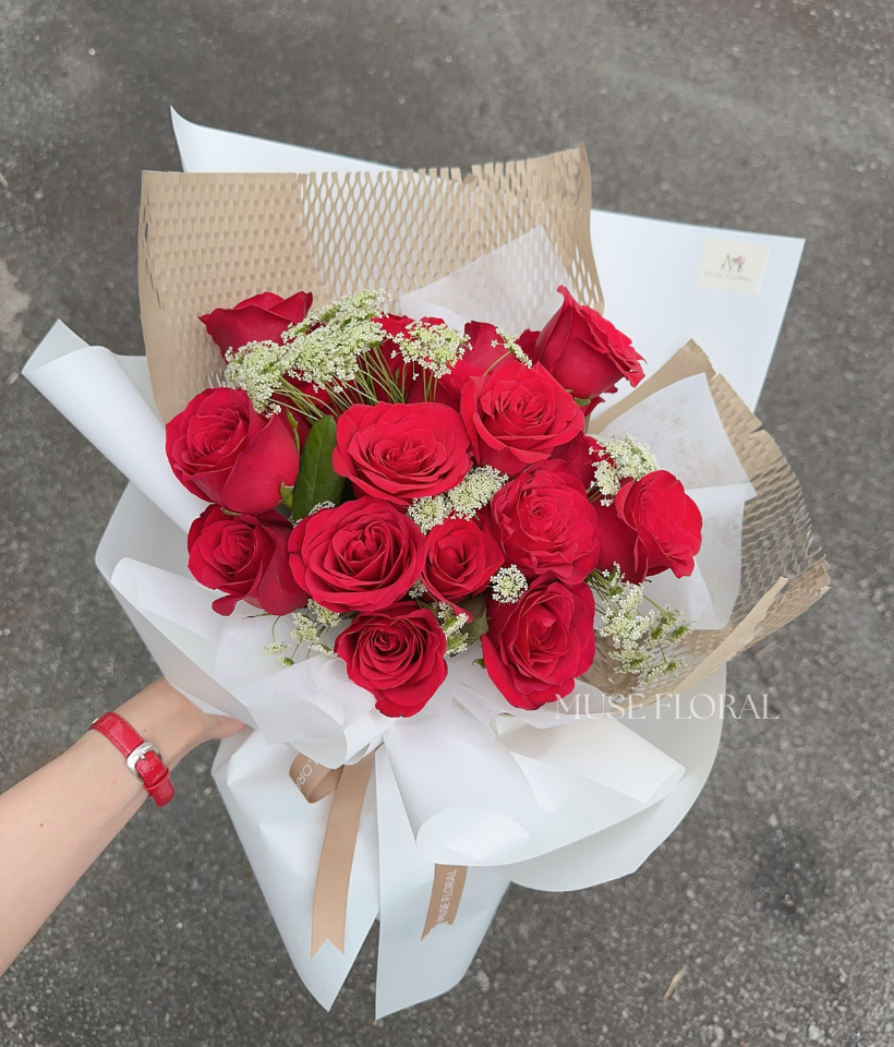 Comet in You Rose Bouquet - Hand Bouquet (Fresh Flowers)