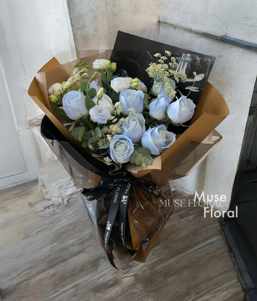 Cinnamon Fern Rose Bouquet - Hand Bouquet (Fresh Flowers)