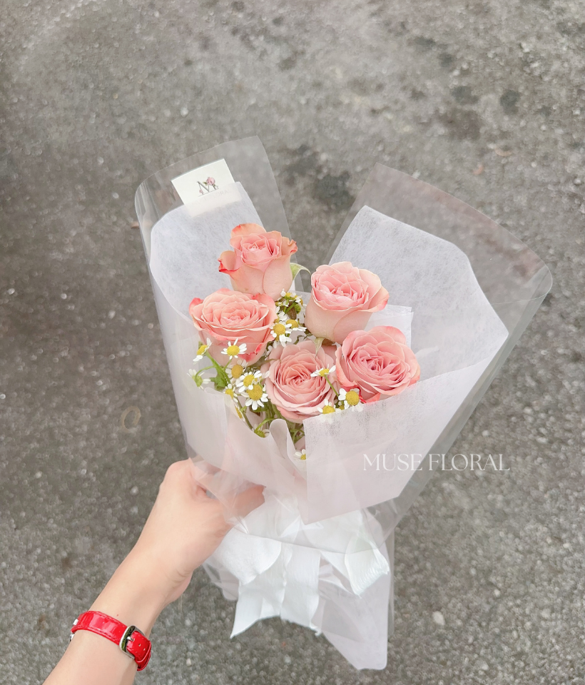 Offwhite Stem Rose Bouquet - Rose