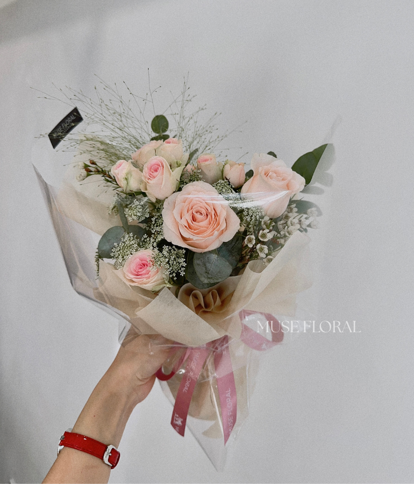 Dandelight Rose Bouquet - Hand Bouquet (Fresh Flowers)