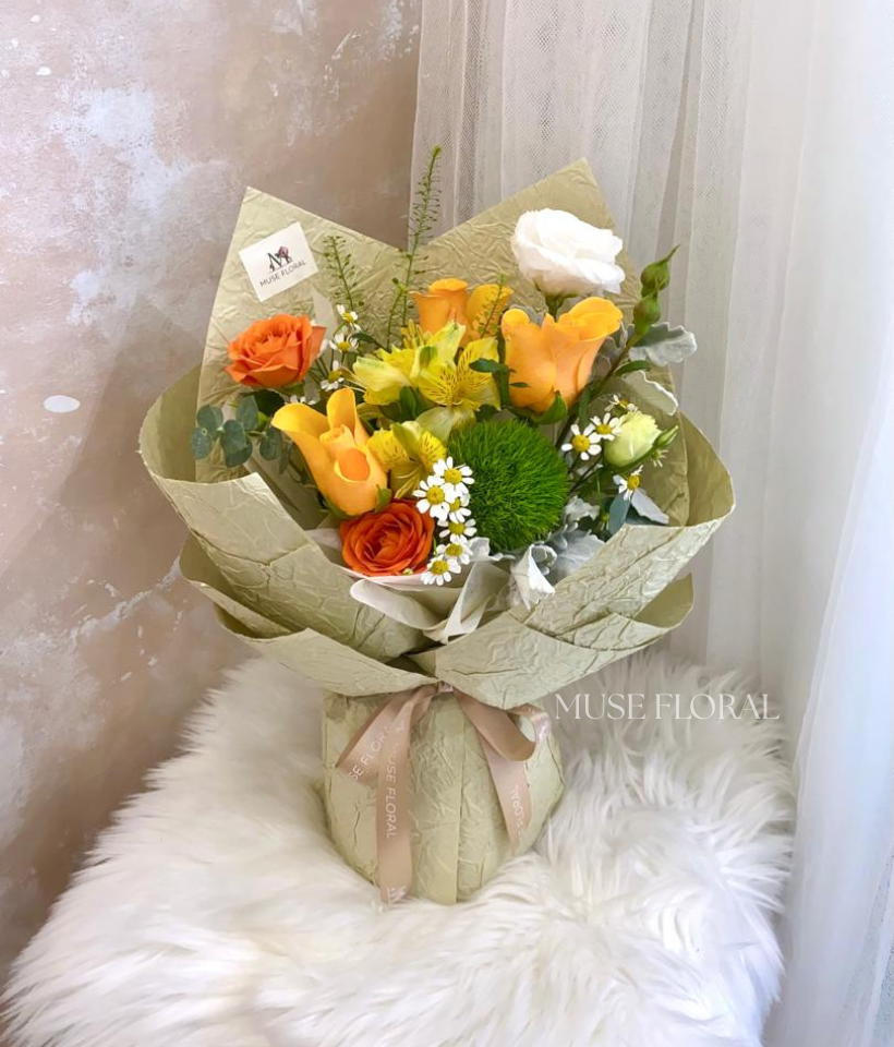 Mossy Bloom Mix Flower Bouquet - Hand Bouquet (Fresh Flowers)