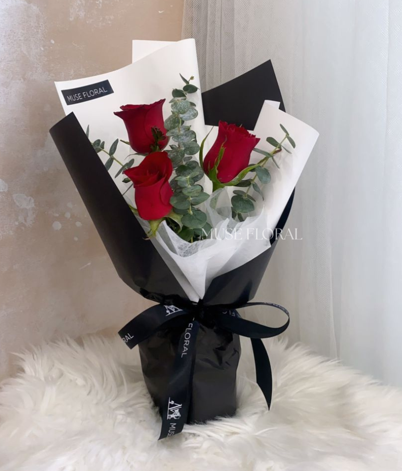 Solivagant Rose Bouquet - Hand Bouquet (Fresh Flowers)