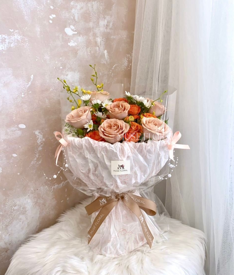 Heliara Rose Bouquet - Hand Bouquet (Fresh Flowers)
