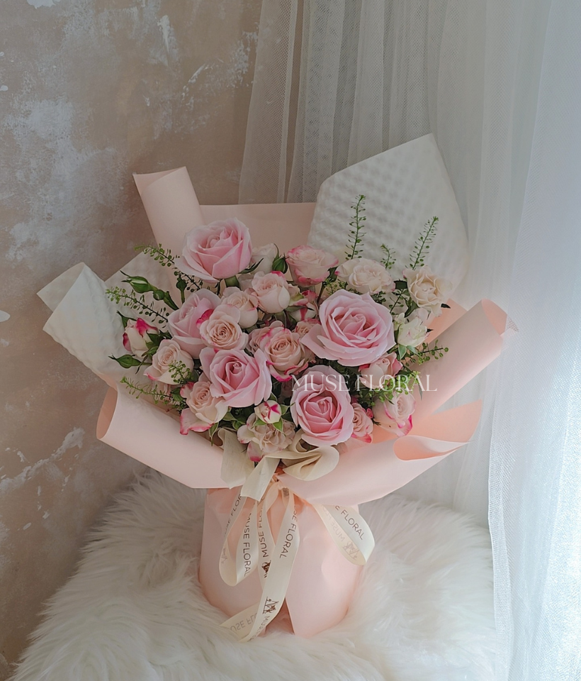 Feyrosé Rose Bouquet - Hand Bouquet (Fresh Flowers)
