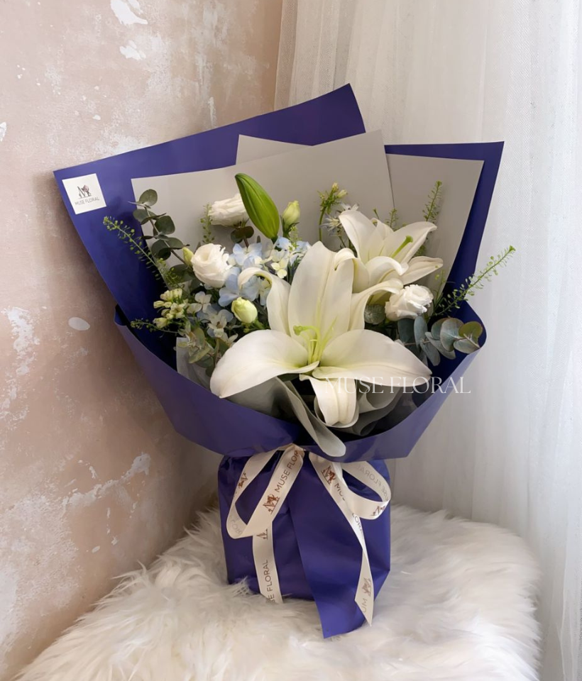 Opaline Dream Lily Bouquet - Hand Bouquet (Fresh Flowers)