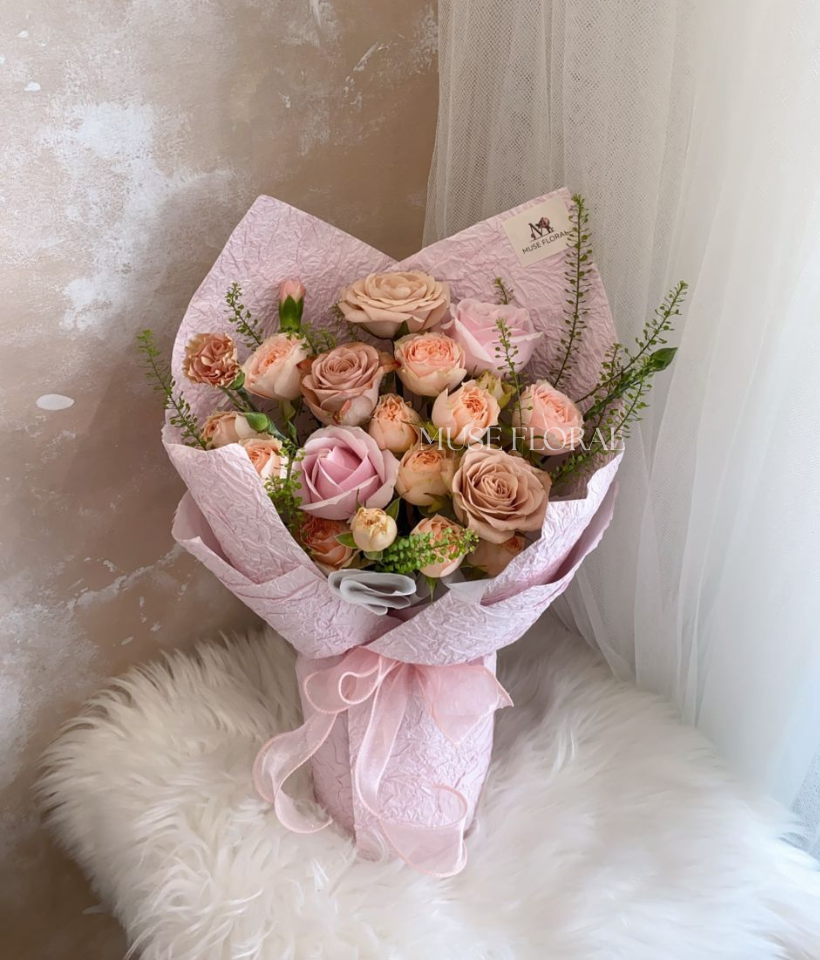 Barefoot Bloom Rose Bouquet - Hand Bouquet (Fresh Flowers)