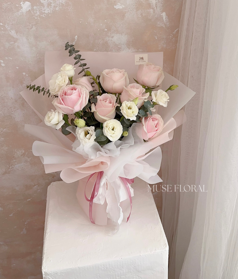 Thistle Sign Rose Bouquet - Rose