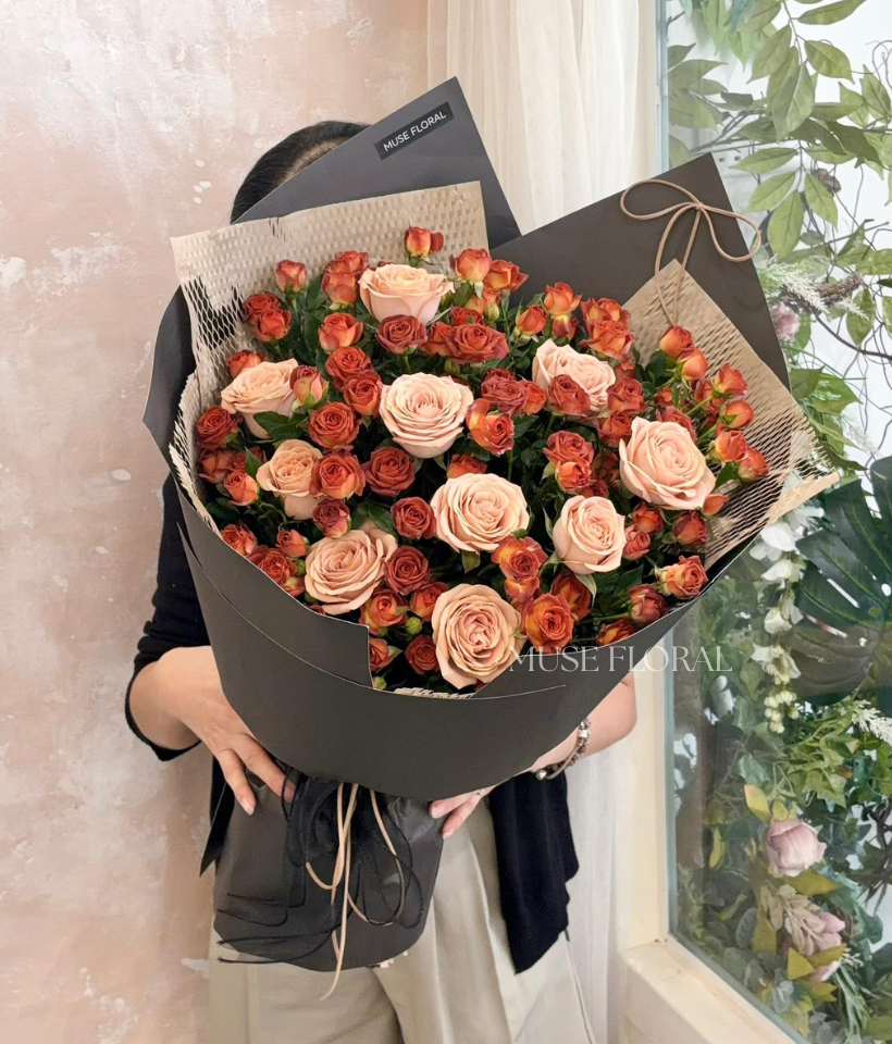 Aria in Bloom Rose - Hand Bouquet (Fresh Flowers)