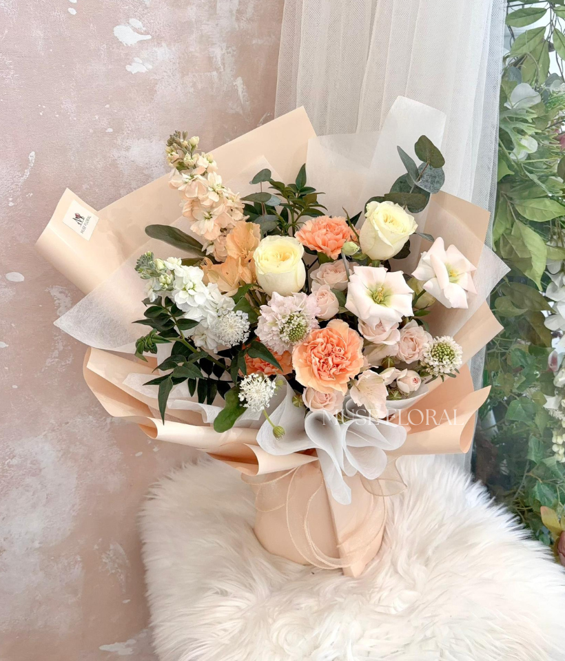 Lora Mirage Mix Flower Bouquet - Eustoma