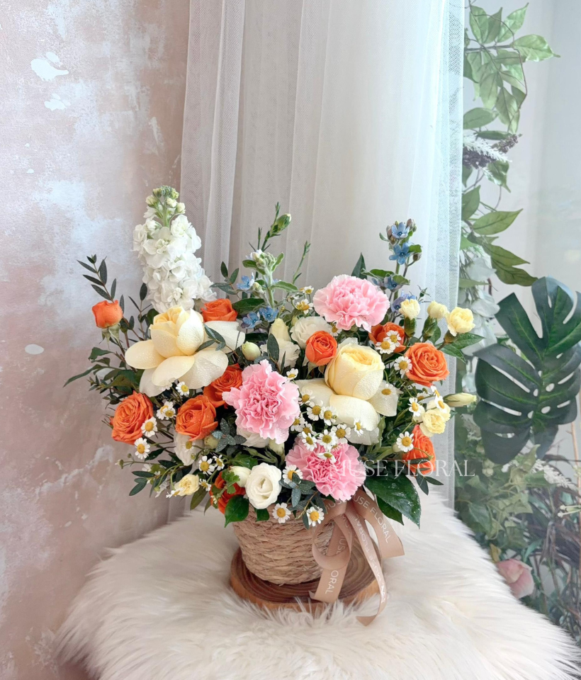 Berry Kiss Flower Basket (Fresh Flower) - Flower Box / Basket Table Top