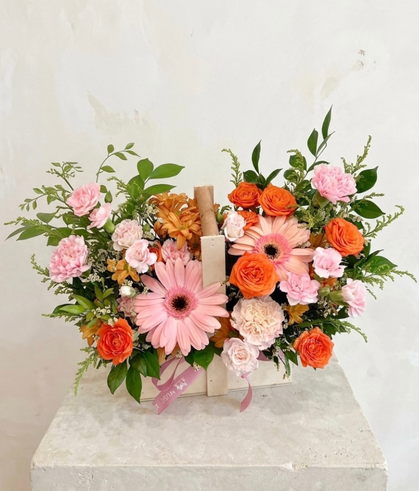 Kindred Bloom Flower Basket (Fresh Flower) - Flower Box / Basket Table Top