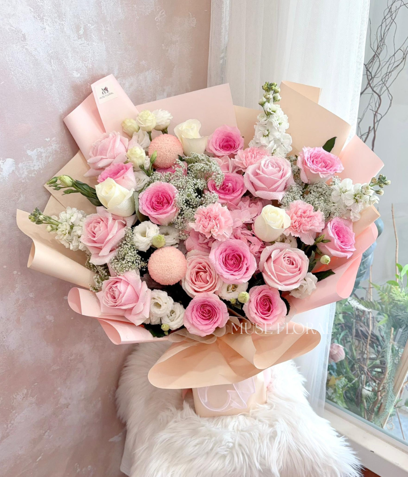 Obsidian Petals Mix Flower Bouquet - Hydrangea