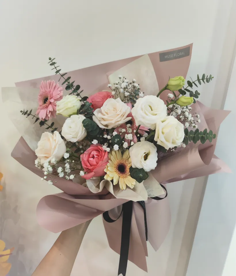 Breezy Garden Mix Flower Bouquet - Hand Bouquet (Fresh Flowers)