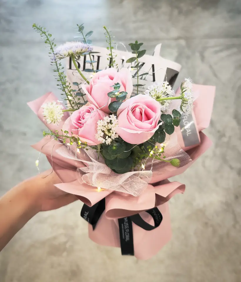 Cottage Dreams Rose Bouquet - Hand Bouquet (Fresh Flowers)