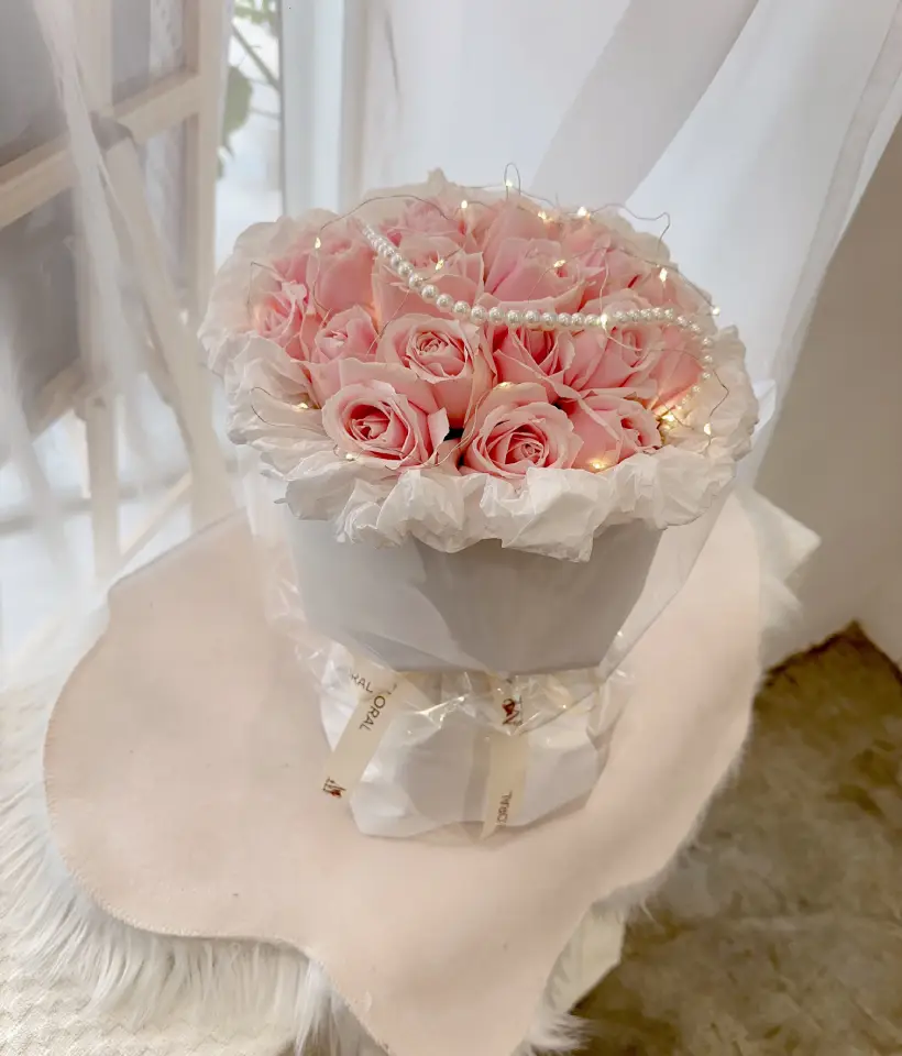 Crystal Dreams Rose Bouquet (TYNG) - Hand Bouquet (Fresh Flowers)