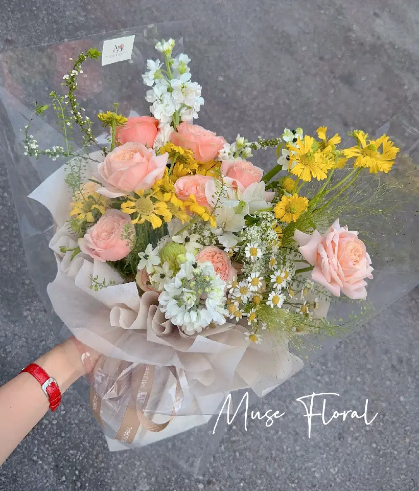 Exotic Bliss Mix Flower Bouquet - Hand Bouquet (Fresh Flowers)