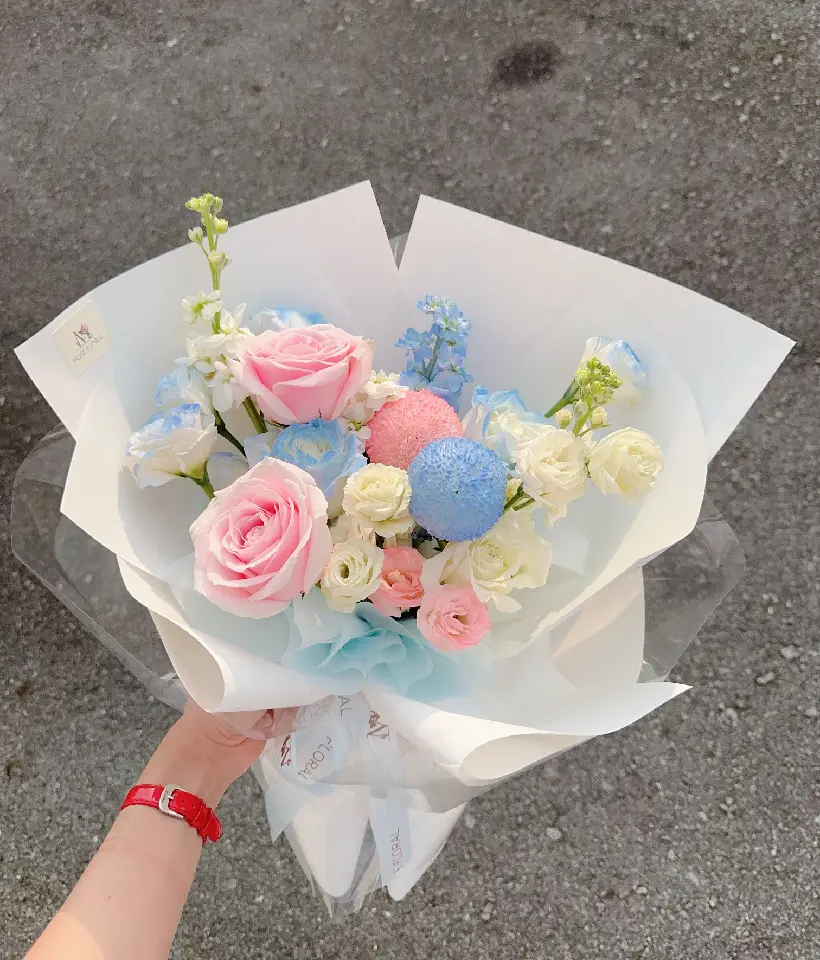 Rose Aura Mix Flower Bouquet - Hand Bouquet (Fresh Flowers)