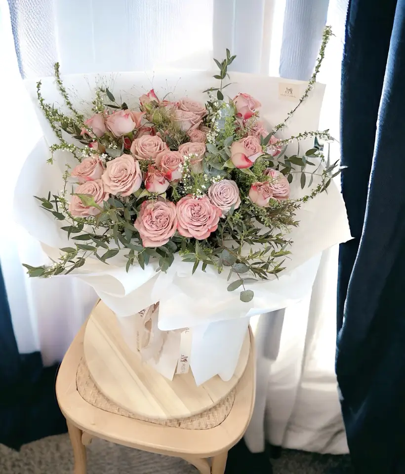 Twilight Garden Cappuccino Rose Bouquet - Hand Bouquet (Fresh Flowers)