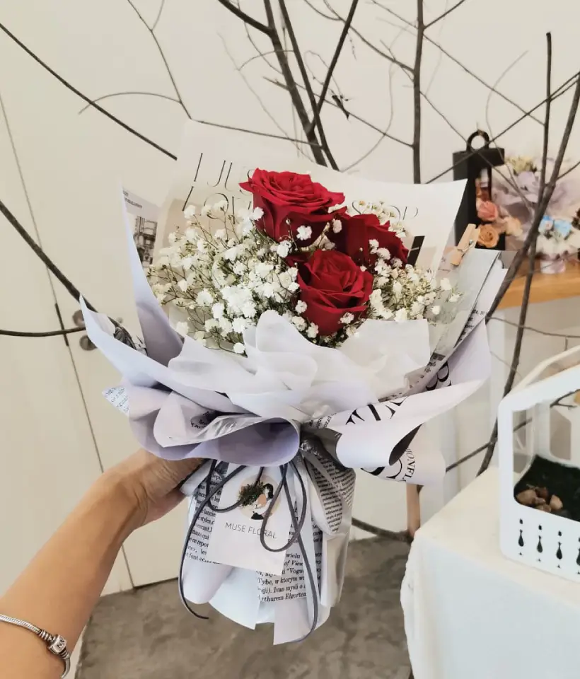 Whimsy Rose Bouquet - Hand Bouquet (Fresh Flowers)