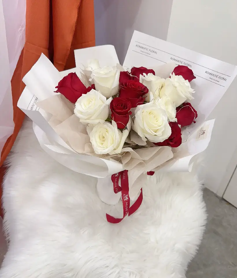 Wild Heart Rose Bouquet - Hand Bouquet (Fresh Flowers)